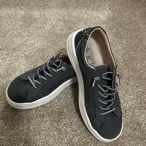 Hey Dudes Women’s 7